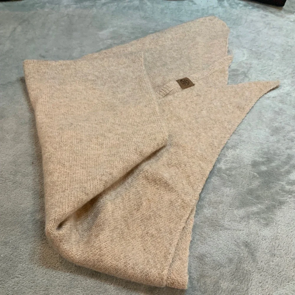 Yakee Knit Shawl Wrap Oatmeal Beige Heathered Triangle Scarf with Loop